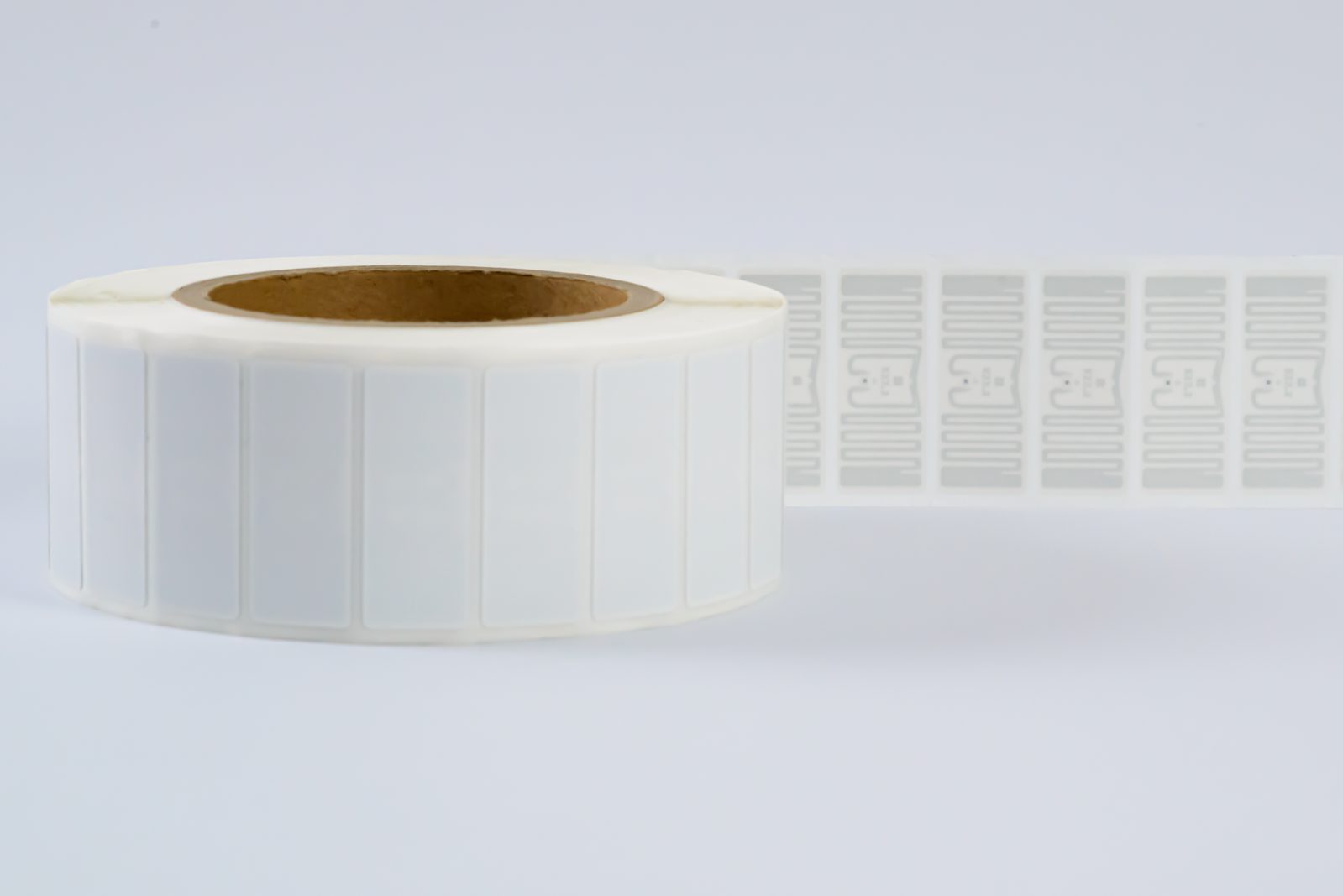 Apparel Retail UHF RFID label · 45×18 mm · NXP UCODE 9 (RT-L140)